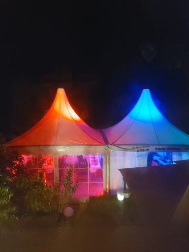 Nachts cool beleuchtet